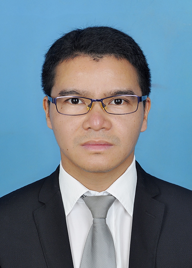侬常生证件照
